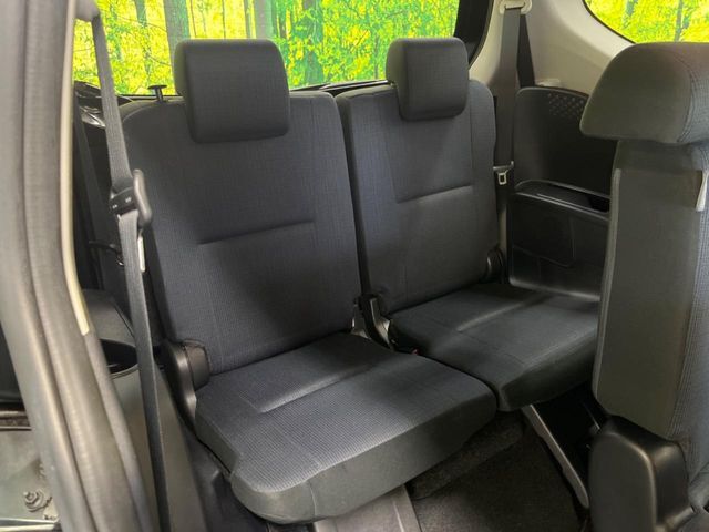 3列目シートはもちろん状態良好☆大人でもゆったりと座って頂けますので、大人数でのお出かけもラクラクです♪ご家族で、気の知れた仲間で、ドライブに行くのが楽しみですね♪