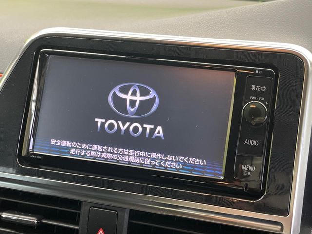 【純正ナビ】人気の純正ナビを装備。オーディオ機能も充実しており、Bluetooth接続すればお持ちのスマホやMP3プレイヤーの音楽を再生可能！毎日の運転がさらに楽しくなります！！