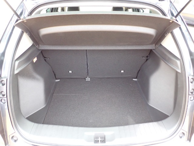 ◆定員乗車時のカーゴルームです。普段のお買い物の荷物やたくさんの収納が可能です。