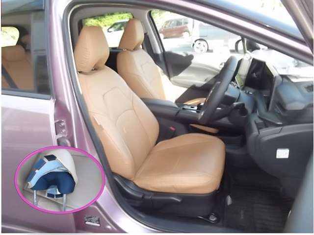 運転席＆助手席　　　運転席にはシートリフター（高さ調整機能）付きなので身長に関係なく運転しやすいポジションがとれます。シートヒーター装備です。（純正のシートカバー装備です。）