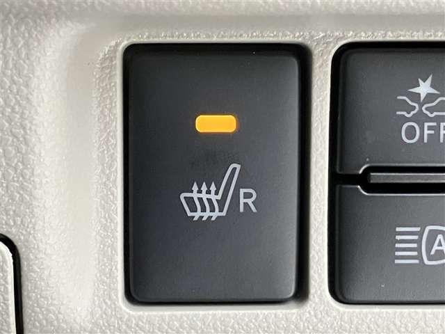 シートヒーター付きなので、冬でもお尻がポッカポカ♪長距離のドライブでも、暖かくクルマに乗れそうですね。