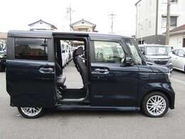 お車に詳しくない方でもご安心ください。ご満足のいくお車探しをお手伝いできるよう経験豊富なスタッフがご対応致します。LINEでのお問合せもOKです。
