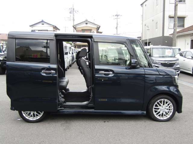 お車に詳しくない方でもご安心ください。ご満足のいくお車探しをお手伝いできるよう経験豊富なスタッフがご対応致します。LINEでのお問合せもOKです。