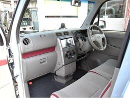 コラムシフトで足元広々♪