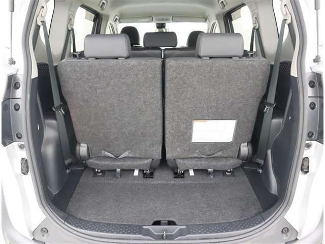 開口部の広いラゲージスペースは、ゴルフバックなどの荷物もラクラク積み込めます！