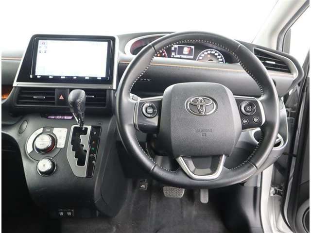 見通しのよいすっきりとした視界で、誰でも運転しやすいです。運転のしやすさは疲れにくさにも繋がりますよ♪