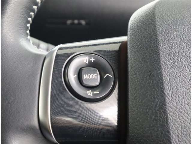 ステアリングスイッチ付き。前方から目を離すことなく操作することが可能です！