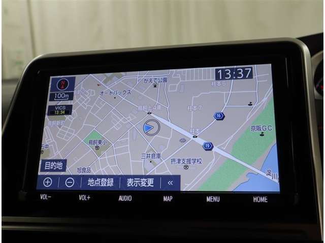 9インチ純正ナビを装備。タッチパネル式で使いやすく、お出かけもラクラクです♪