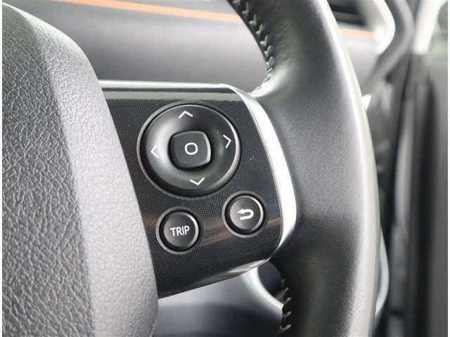 ステアリングスイッチ付き。前方から目を離すことなく操作することが可能です！