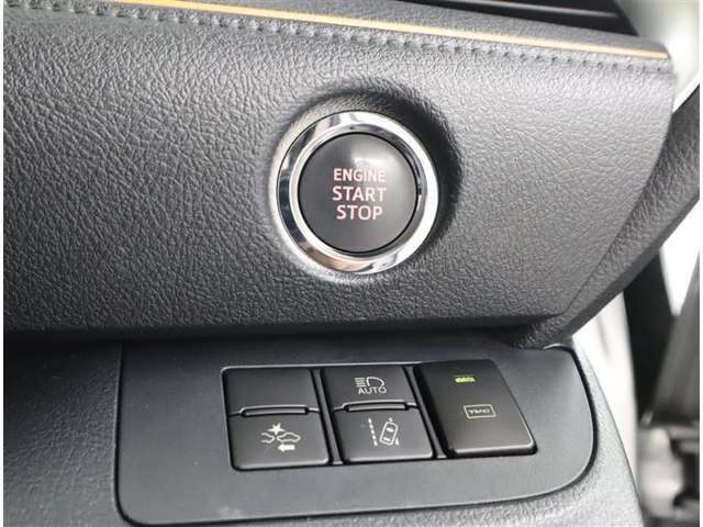 プッシュスタートなのでバックやポケットに携帯していればスマートキーを取り出す必要はありません。