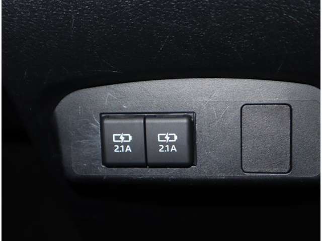 USBタイプA二口付いています！スマホ充電できます♪