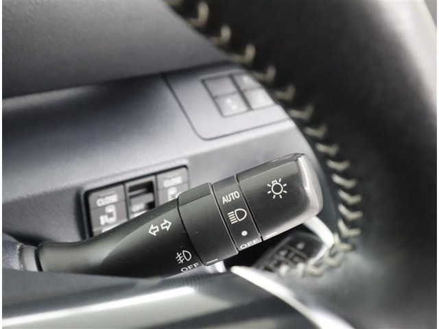 オートライトが装備されてますので夜間走行やトンネルも楽々♪