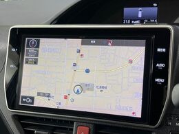 【純正10インチナビ】高級感とインパクトのある大画面ナビを装備。各種オーディオ操作はもちろん、スマホ連携もできる利便性の高いナビです♪