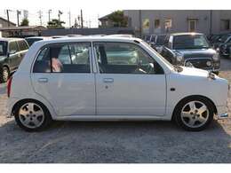 ☆男性も女性も様になるデザインです！一目見ただけで、この魅惑的なボディーが存在感を放っていることが分かって頂けると思います。