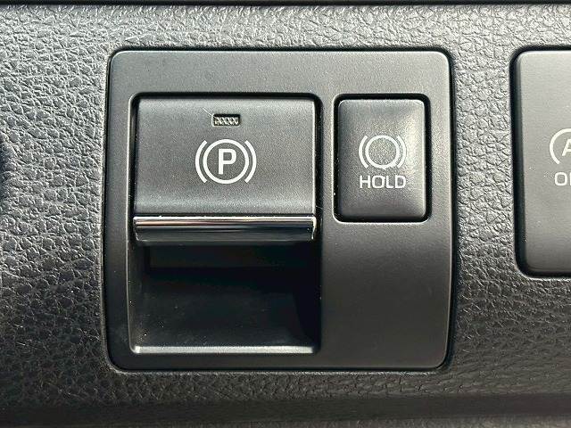 誰でも簡単に操作できる【電動パーキングブレーキ】を装備しております。