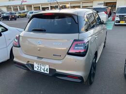 バックドアは開口部が広いので荷物の積み下ろしに便利です☆