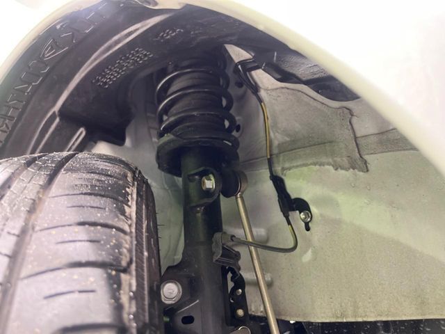 お車を安心してお乗りいただく為には、足回りの定期点検が欠かせません。サービスサポート（有償保証）では無料点検もご提供しており、安心のカーライフをお過ごしいただけるサポート体制が整っています。