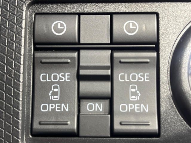 【両側パワースライドドア】スマートキーや運転席のスイッチで後席両側スライドドアの開閉が可能♪電動だから力を入れてドアを開ける必要が無く、小さなお子様でも簡単に開け閉めでき快適です♪