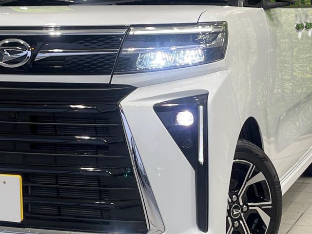 【LEDヘッドライト】悪天候や夜間走行時も良好な視界を確保し安心して運転できる高輝度LEDヘッドライトを装備！点灯速度が早く、消費電力も抑えられています。