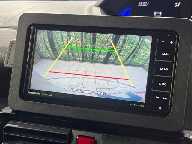 【バックカメラ】駐車時に後方がリアルタイム映像で確認できます。大型商業施設や立体駐車場での駐車時や、夜間のバック時に大活躍！運転スキルに関わらず、今や必須となった装備のひとつです！
