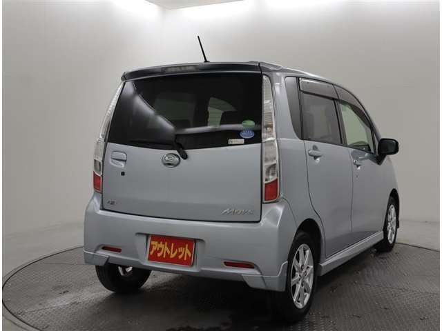 4人乗りの軽自動車になります。