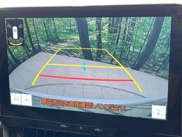 【バックカメラ】駐車時に後方がリアルタイム映像で確認できます。大型商業施設や立体駐車場での駐車時や、夜間のバック時に大活躍！運転スキルに関わらず、今や必須となった装備のひとつです！