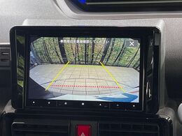 【バックカメラ】駐車時に後方がリアルタイム映像で確認できます。大型商業施設や立体駐車場での駐車時や、夜間のバック時に大活躍！運転スキルに関わらず、今や必須となった装備のひとつです！