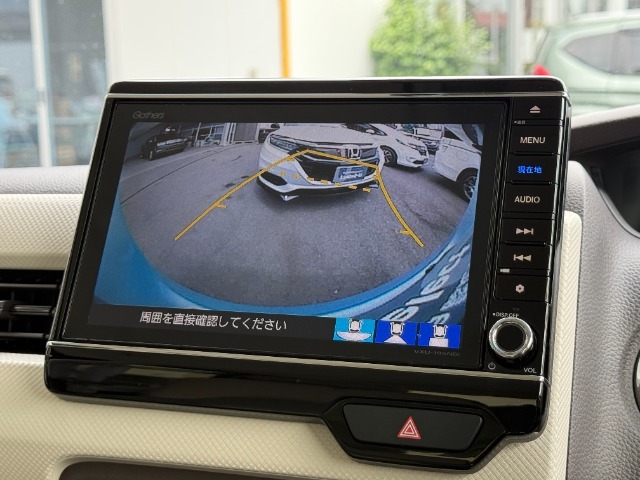 バックカメラのお写真です。駐車が苦手な方でも楽に駐車が行えますね♪