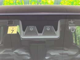 【スマートアシスト】走行中に前方の車両等を認識し、衝突しそうな時は警報とブレーキで衝突回避と被害軽減をアシスト。より安全にドライブをお楽しみいただけます。