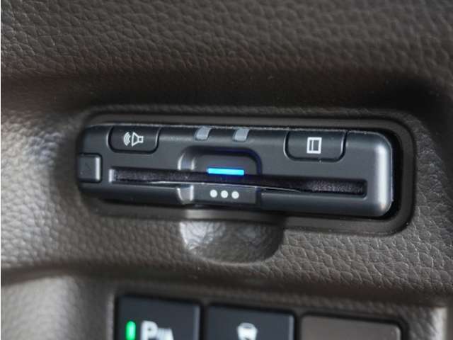 今や必需品の◆ETC車載器　装備車◆　有料道路を利用する際にスムースに通過でき、わずらわしい料金支払いから開放されます！