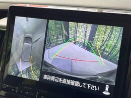 【マルチアラウンドモニター】専用のカメラにより、上から見下ろしたような視点で360度クルマの周囲を確認することができます☆死角部分も確認しやすく、狭い場所での切り返しや駐車もスムーズに行えます。