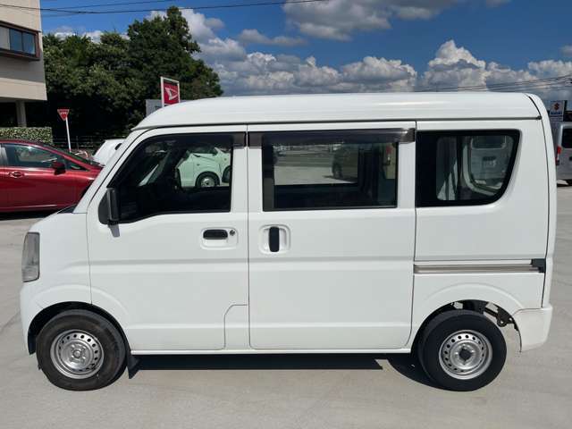 シートカバー取付けや室内イルミネーション加工なども行っております。お客様1人1人のご要望に全力でお応え致します。