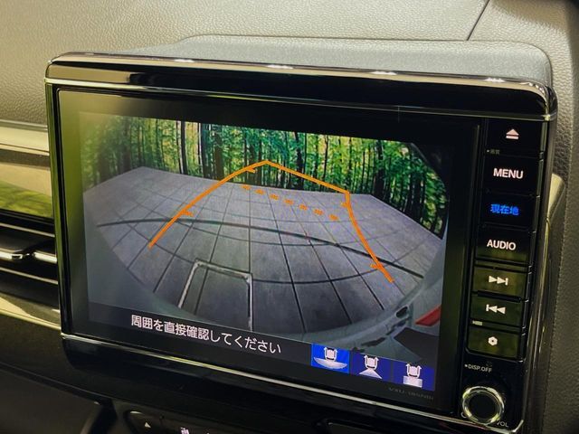 【バックカメラ】駐車時に後方がリアルタイム映像で確認できます。大型商業施設や立体駐車場での駐車時や、夜間のバック時に大活躍！運転スキルに関わらず、今や必須となった装備のひとつです！