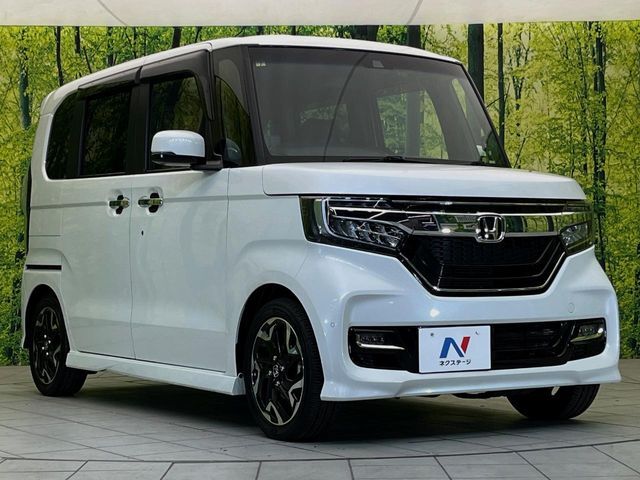 大好評のボディコーティング「弾スプラッシュコート」もご納車までに施工可能。通常のガラスコートと異なる、耐久年数6年の無機質ガラスコーティングが、ボディをキレイな状態に保ってくれます。