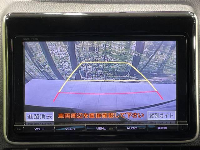 【バックカメラ】駐車時に後方がリアルタイム映像で確認できます。大型商業施設や立体駐車場での駐車時や、夜間のバック時に大活躍！運転スキルに関わらず、今や必須となった装備のひとつです！