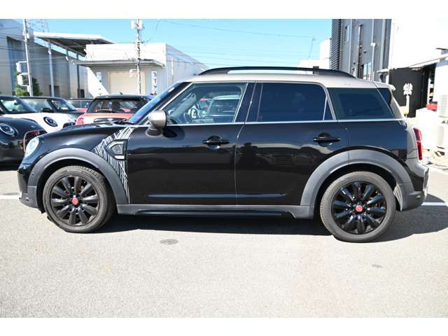 ロングホイールベース、ショートオーバーハングで取り回しの良さを実現しております。