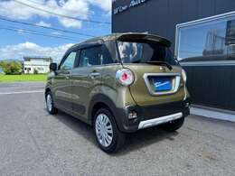 リヤスポイラー　プライバシーガラス　バックカメラ　純正15インチホイールキャップ　コーナーセンサー