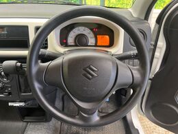 【レーダーブレーキサポート】前方車両との衝突の回避・軽減を緊急ブレーキで支援。また、前方に障害物がある状況でアクセルペダルを踏み込んだ場合に、急発進の防止を支援する機能も備えています。