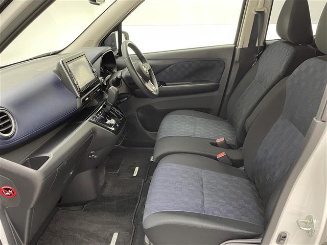 【助手席】きれいな助手席なので家族や友だちに乗ってもらっても安心です！