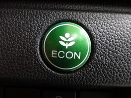 エンジン、エアコンなどを制御し低燃費な『ECONモード』に、また走りを楽しみたいとき、空調など快適性を重視したいときにはスイッチOFFで通常モードに切り替えができます！