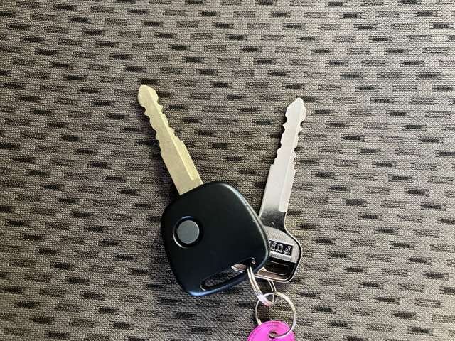 【　キーレス　】　ドアロックの開け閉めをボタン操作で出来るので大変便利です☆今では無くてはならない機能ですね♪