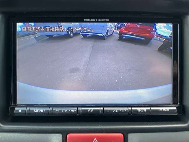【　バックカメラ　】　後方の見えずらい部分も映像にて確認出来るので駐車の際は安心してバック出来ます☆