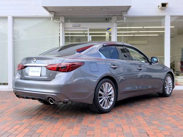 観る者を一瞬で走りへと駆り立てるダイナミックなプロポーション。その凛とした佇まいは、アスリートセダンとしての存在感を主張する。全方位運転支援システムなどの先進技術が凝縮されたスポーツセダンです！