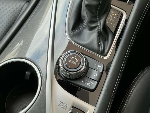 ツインディスプレイ、スマートフォンのように操れるフィンガーアクション操作など、ドライバーがより快適に操作できる機能性を提供するNissanConnectナビゲーションシステム。