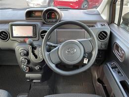 こちらはハンドルの写真です。中古車なので、若干の使用感はありますが、破損、不具合等はありません。ユーザー様から買取した車両を、一台一台チェックして問題のない車両を珪砂しております。ご安心ください。