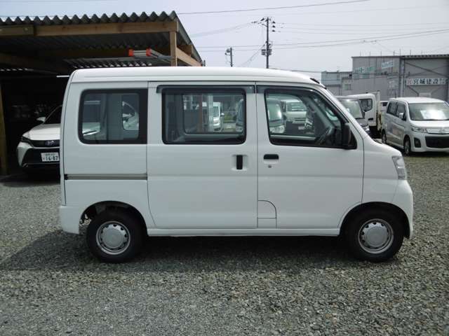 4WD、オートマ、ハイルーフ、エアコン、パワステ、ETC、集中ドアロック！ご来店の際は、在庫確認の上お越しくださいますようお願いします。
