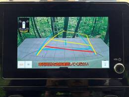 【バックカメラ】駐車時に後方がリアルタイム映像で確認できます。大型商業施設や立体駐車場での駐車時や、夜間のバック時に大活躍！運転スキルに関わらず、今や必須となった装備のひとつです！