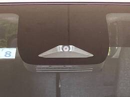 【トヨタセーフティセンス】走行中に前方の車両等を認識し、衝突しそうな時は警報とブレーキで衝突回避と被害軽減をアシスト。より安全にドライブをお楽しみいただけます。