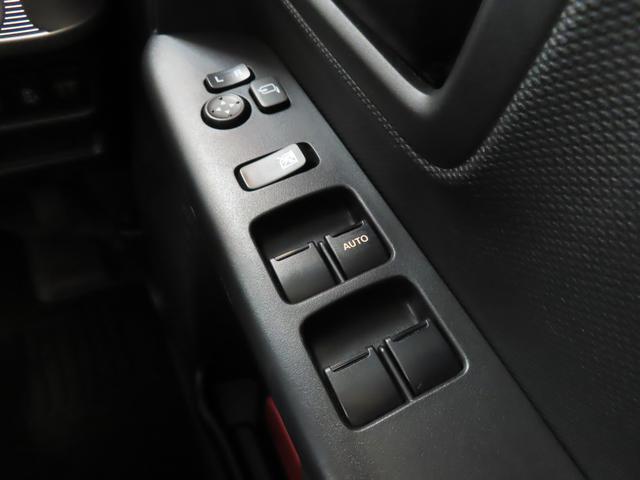 パワーウィンドウのスイッチですよ。　運転席に居ながら窓を開け閉めのコントロールできますよ。