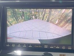 【バックカメラ】駐車時に後方がリアルタイム映像で確認できます。大型商業施設や立体駐車場での駐車時や、夜間のバック時に大活躍！運転スキルに関わらず、今や必須となった装備のひとつです！
